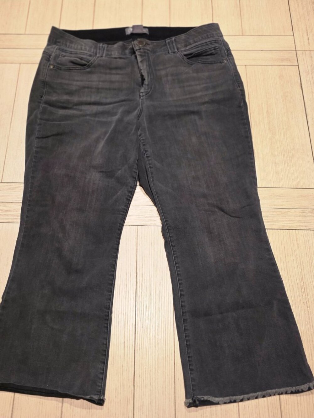 Democracy Ab Technology Crop Jeans 18W. Black